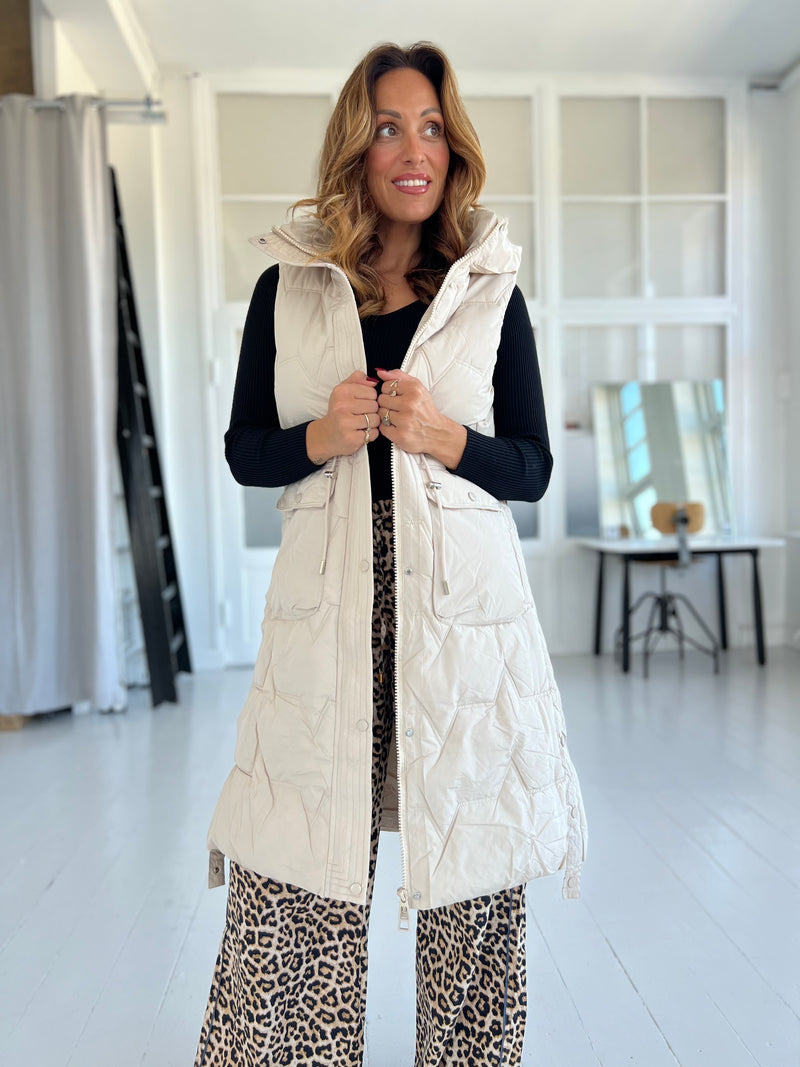 Flam beige long vest (9885) fra webshoppen Aaberg Copenhagen