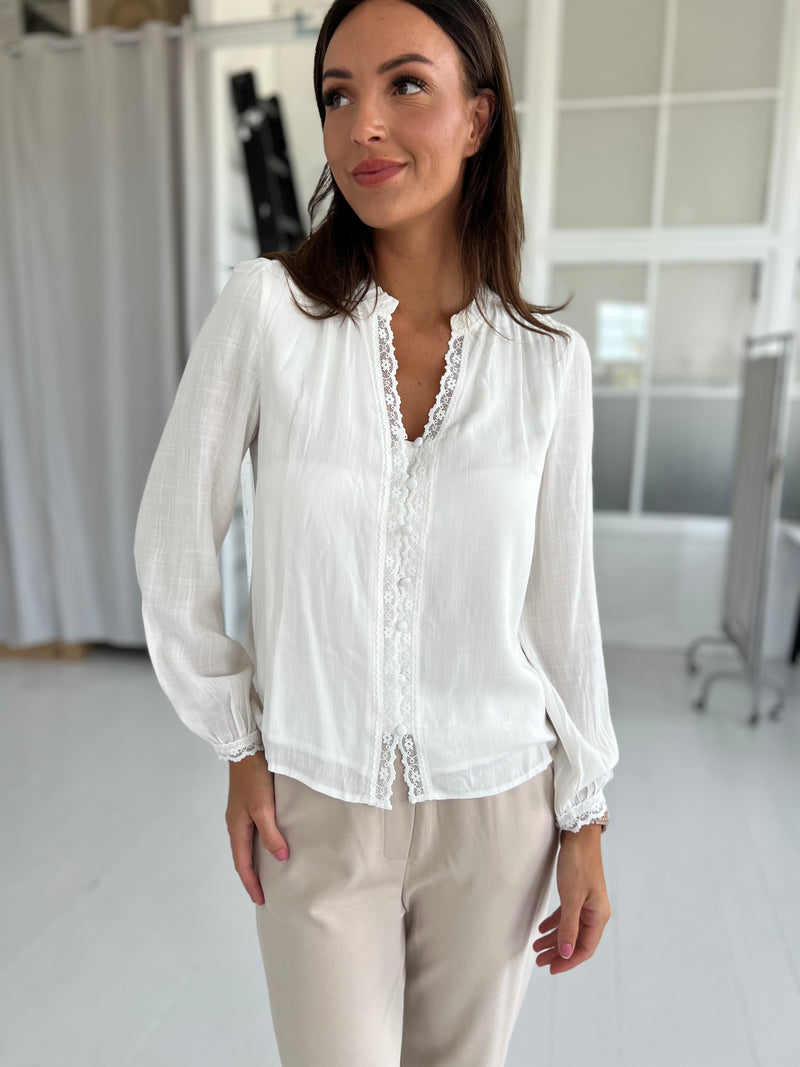 Majolica white lace blouse (9940)