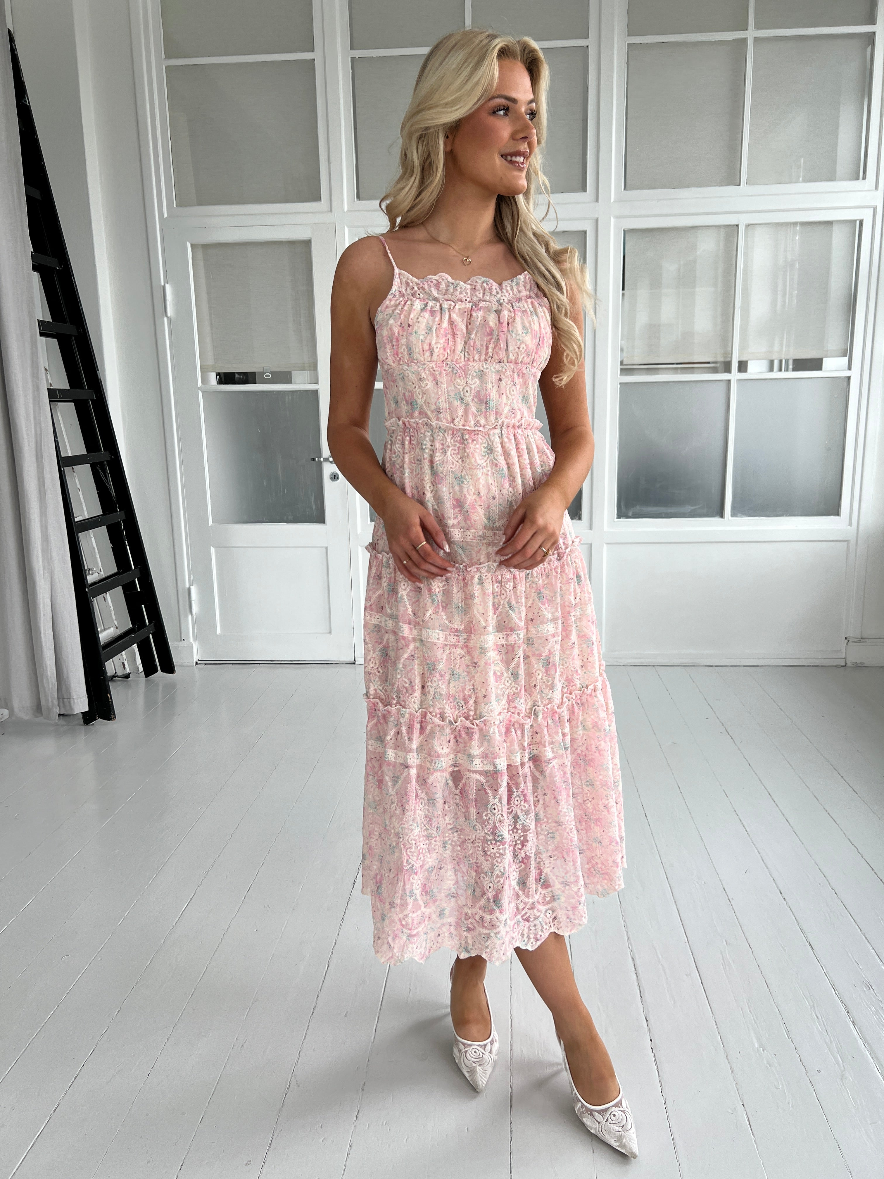Its may pink flower dress