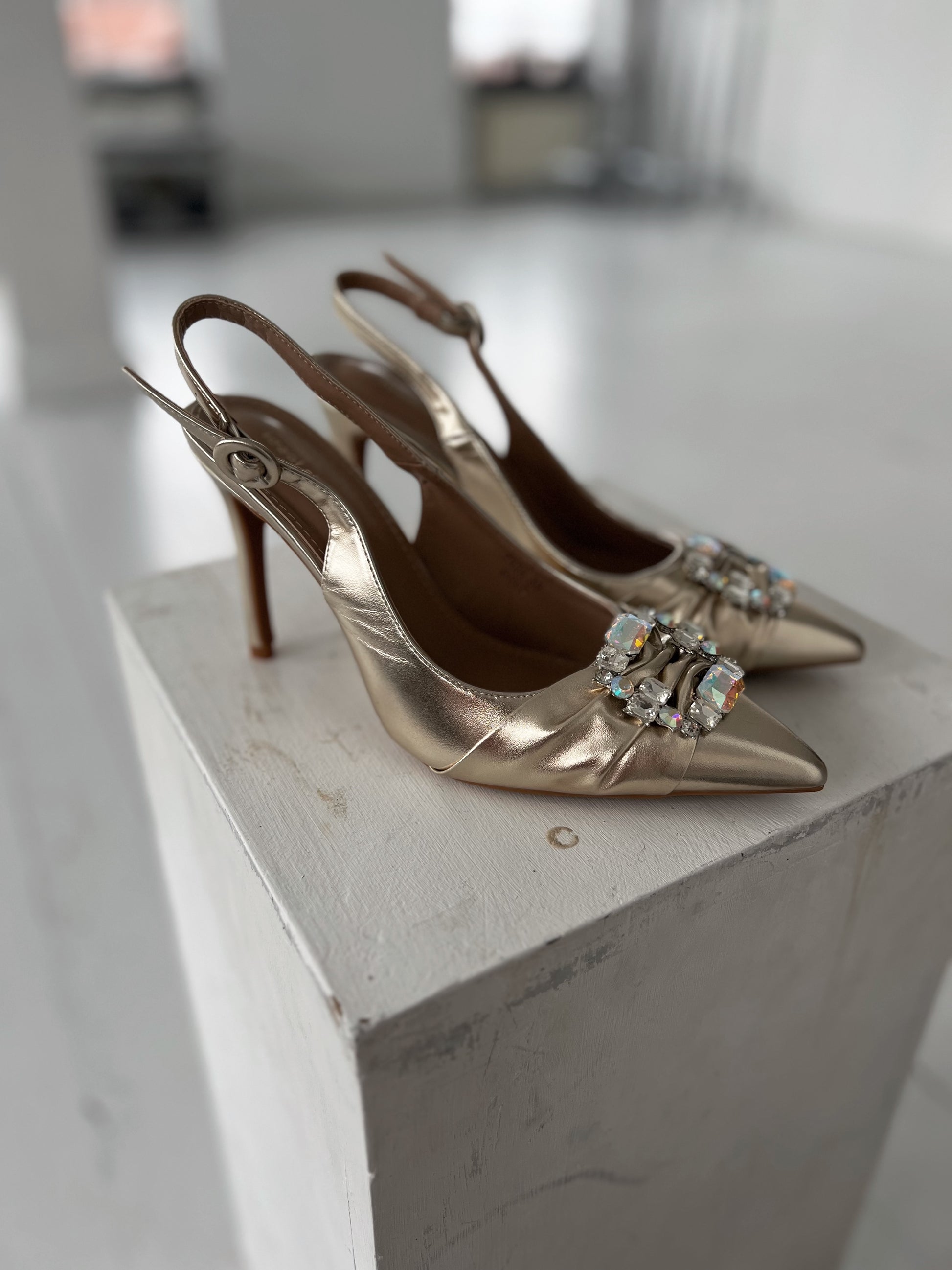 Marquiz guld med similisten heels (7928) fra webshoppen Aaberg Copenhagen