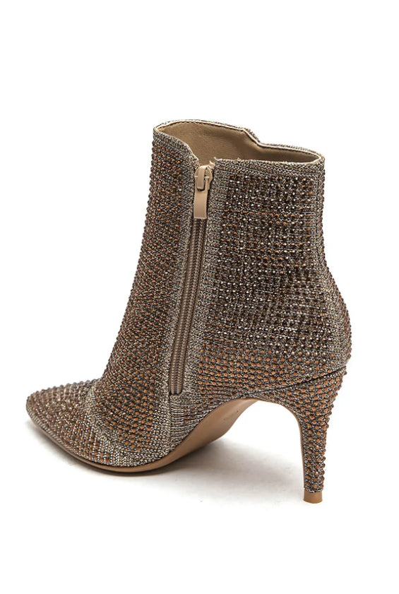 Model i Marquiz brown rhinestone heel fra webshoppen Aaberg Copenhagen