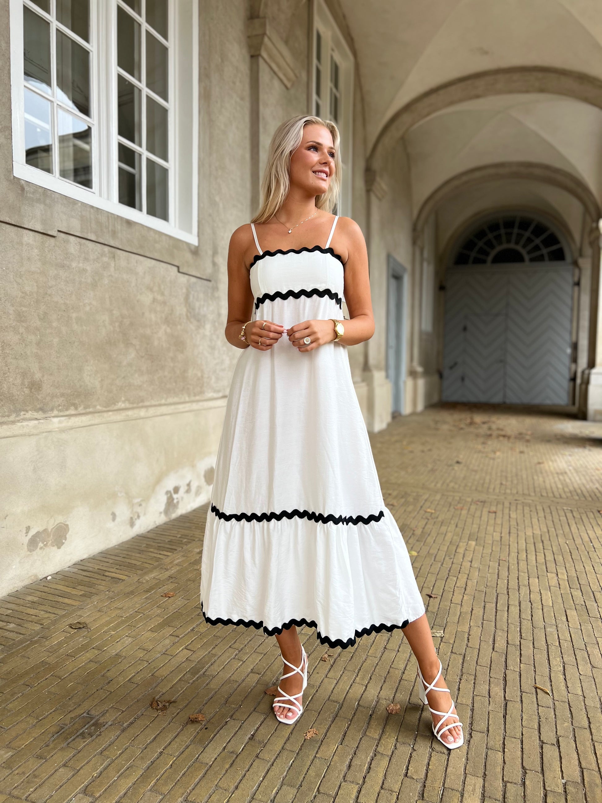 Syma white wave dress (1866)-kjole-Åberg CPH-Onesize-Åberg Copenhagen DK