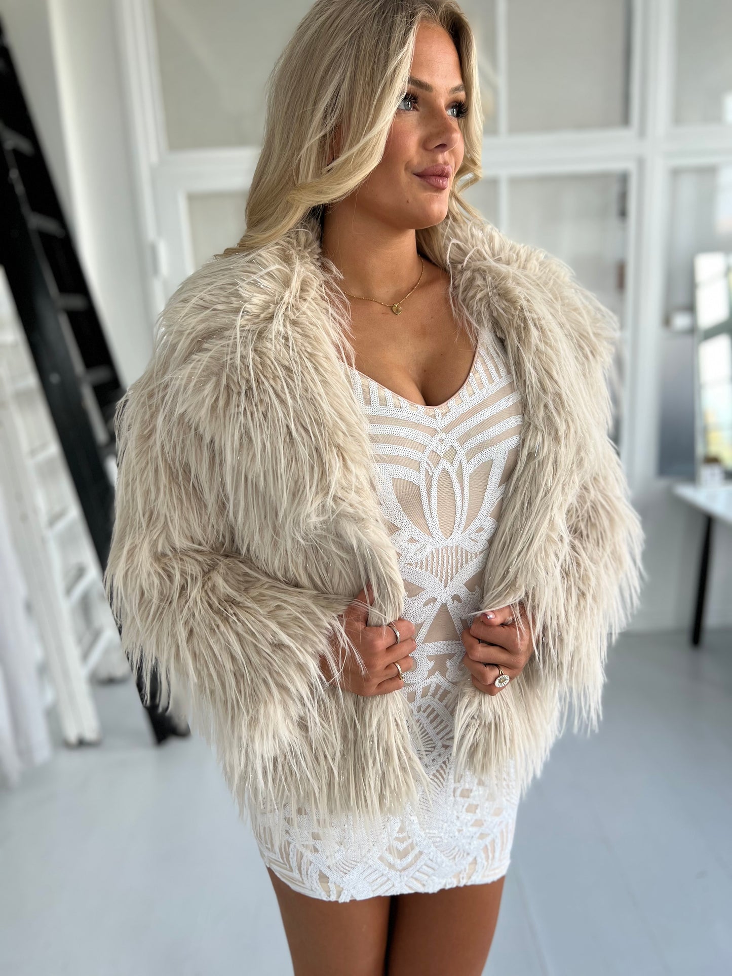 Flam beige fluffy faux fur (2219)