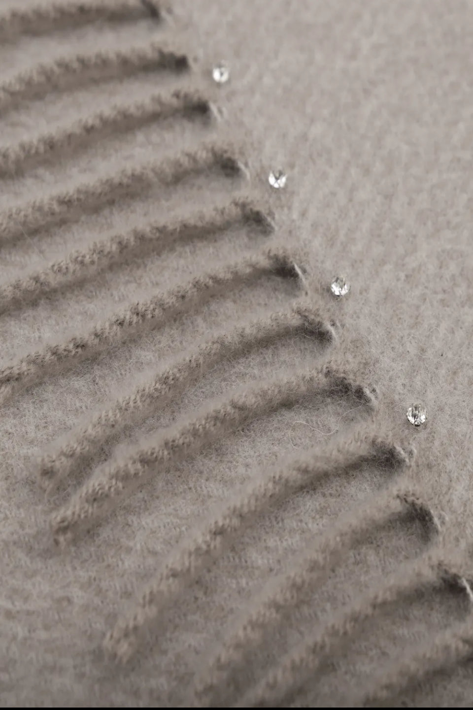 Angel taupe halstørklæde fra webshoppen Aaberg Copenhagen