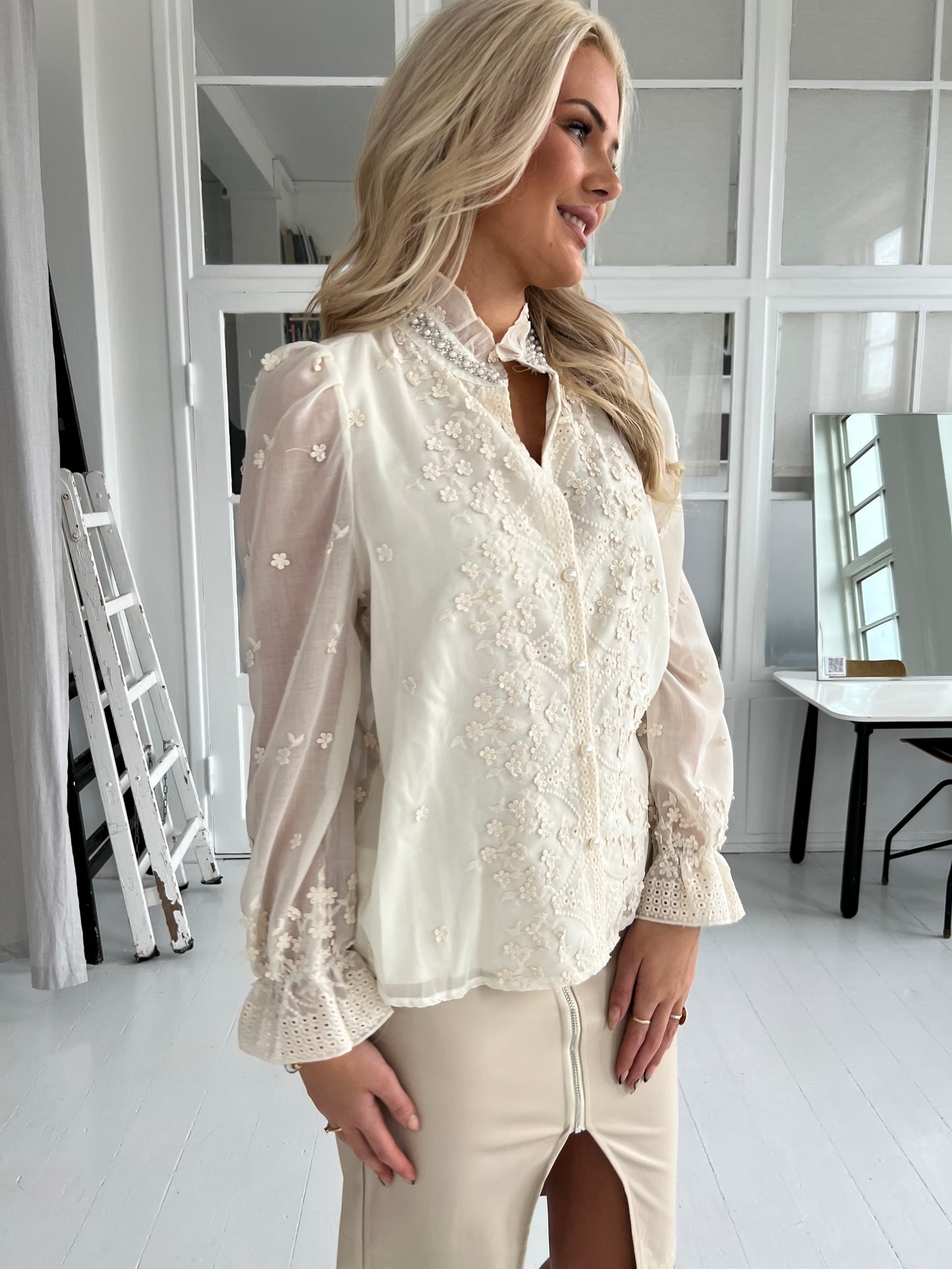 Azaka beige flower blouse (1798)