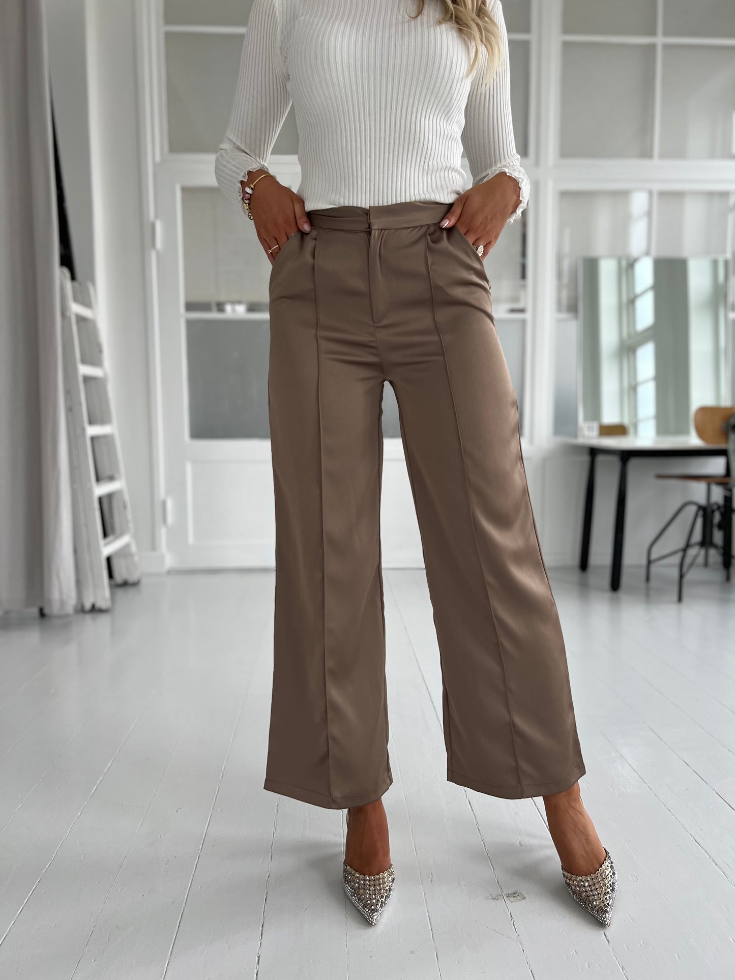 Eight paris satin pants (8202) - fremviser lommer - fra webshoppen Aaberg Copenhagen