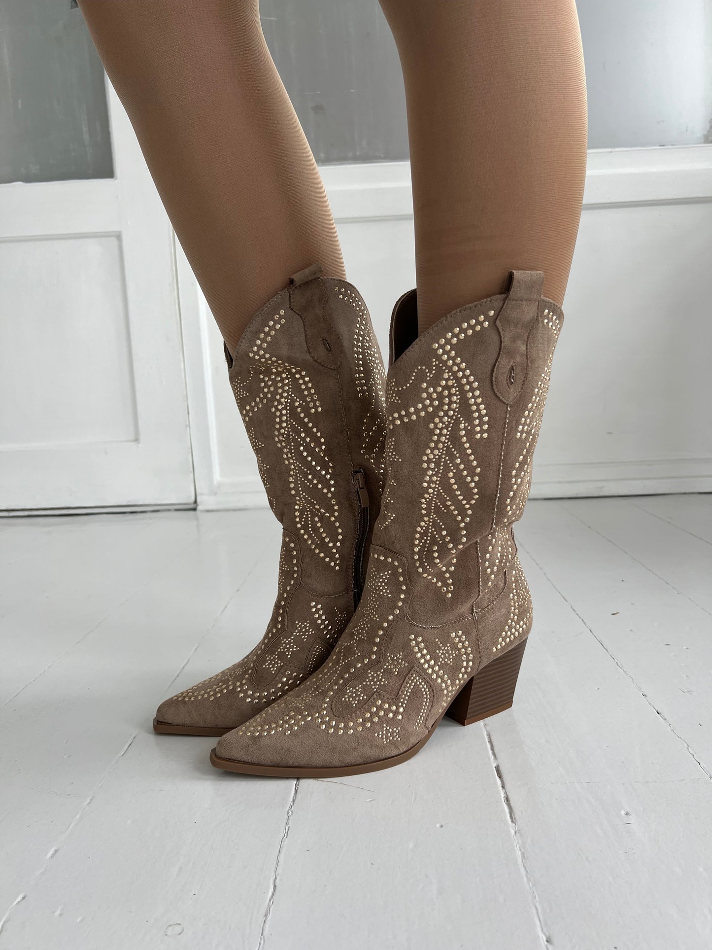 Ideal khaki rhinestone boot (7615) - Set fra siden - fra webshoppen Aaberg Copenhagen