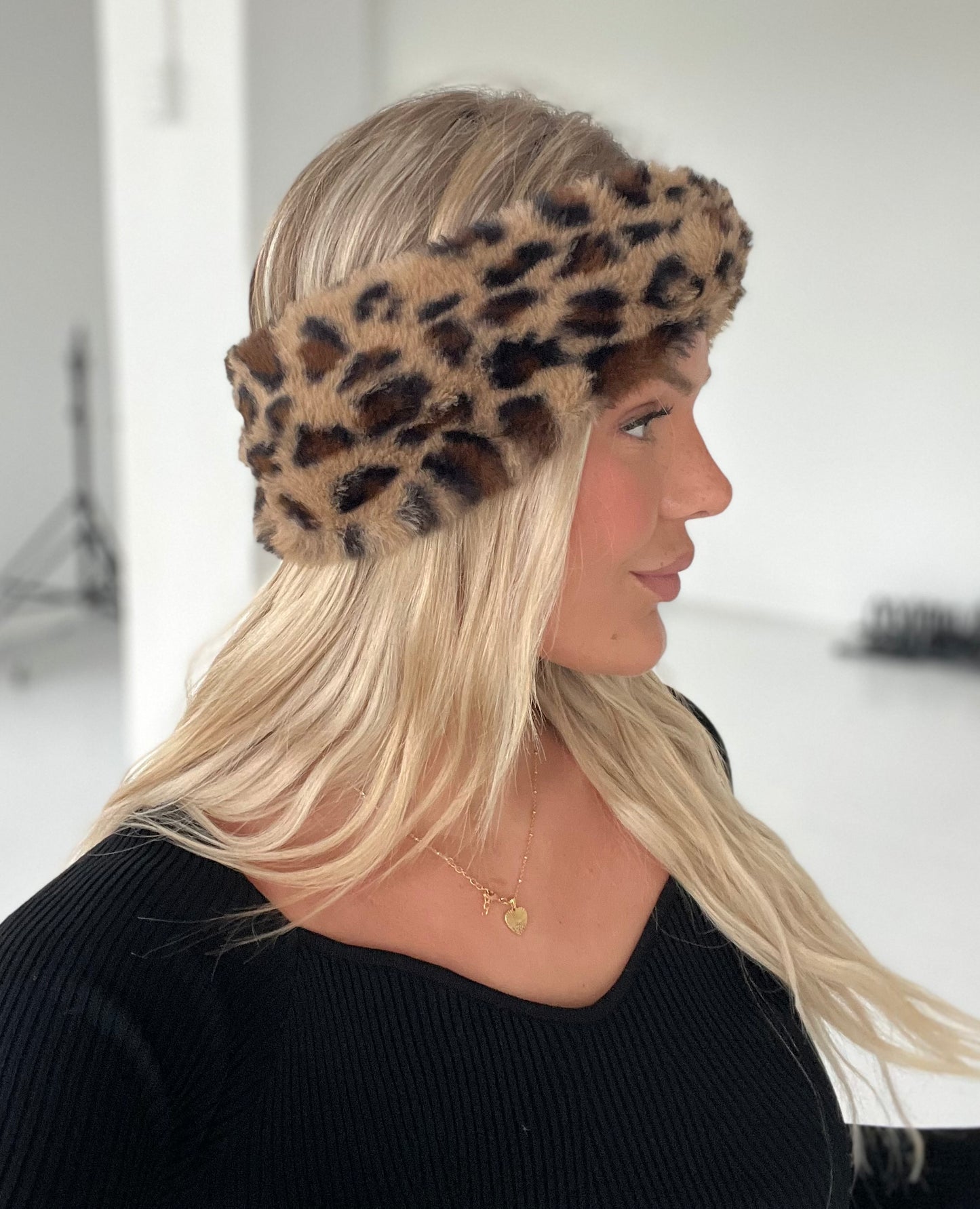 Angel leopard headband (355). Set fra siden. Aaberg Copenhagen