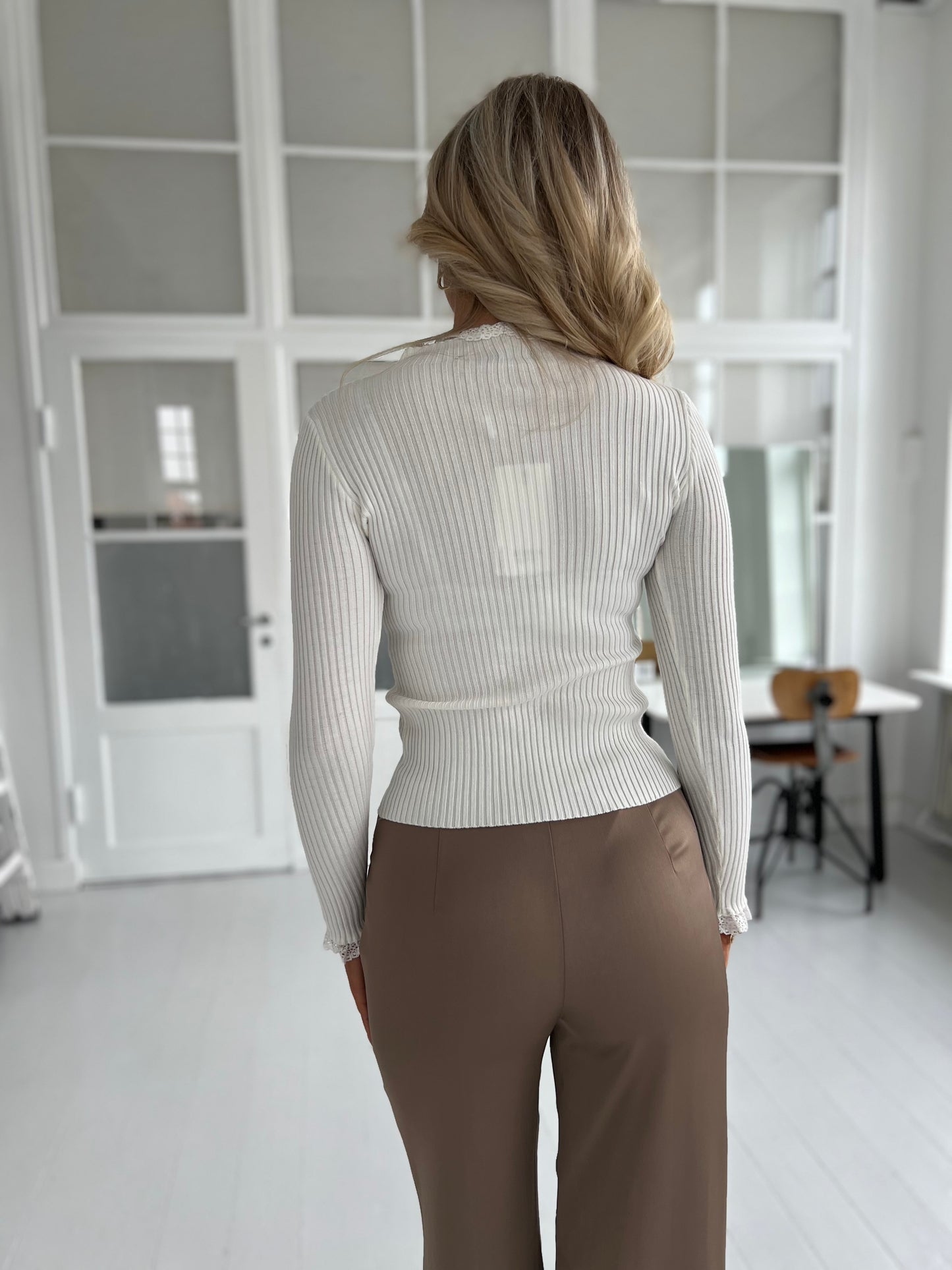 Its May beige turtleneck (2207)