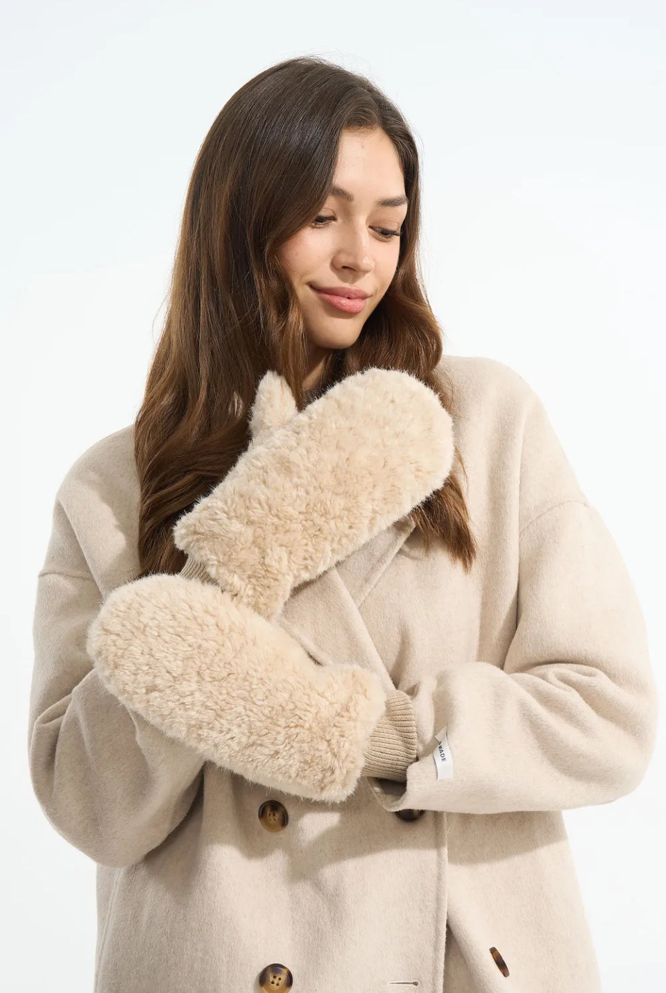 Ella beige fake fur vanter fra webshoppen Aaberg Copenhagen