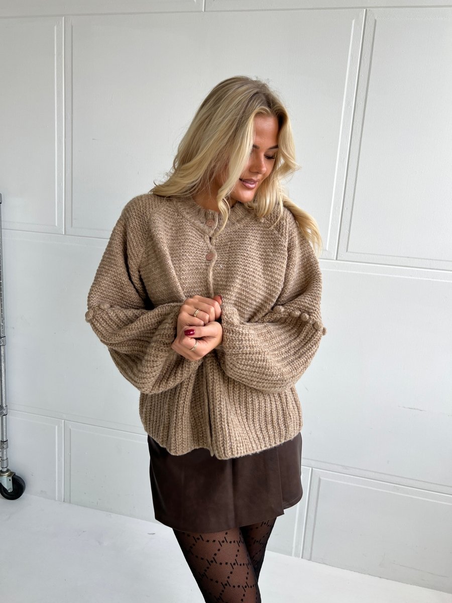 Chunky knit cardigan with pom - poms - Aaberg DK