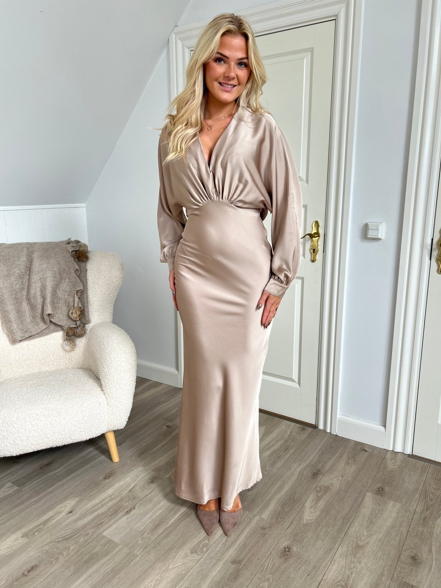 Eight luxe satin beige dress - Aaberg DK
