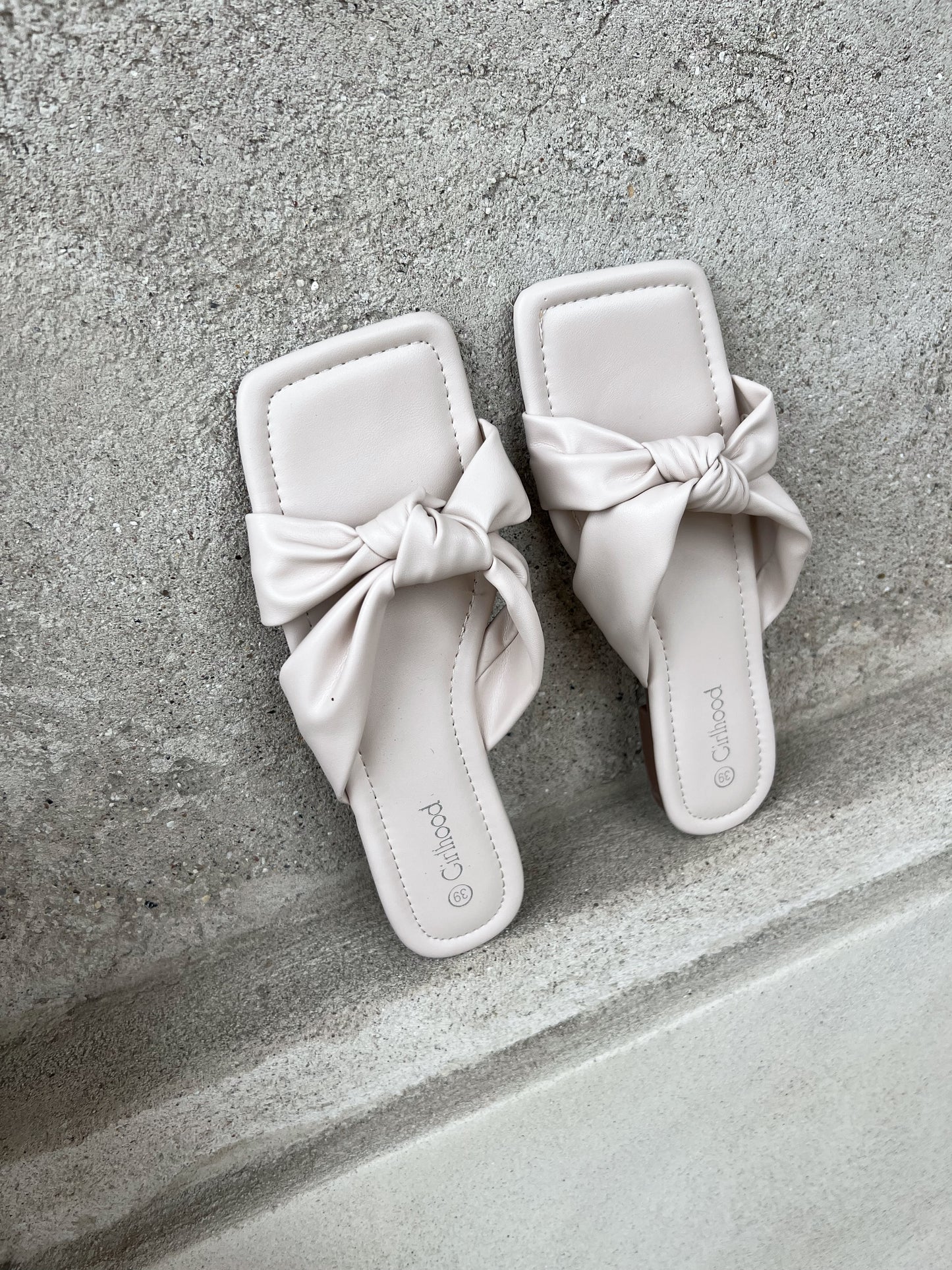 Girlhood beige sandal m. detaljer (ST-38)