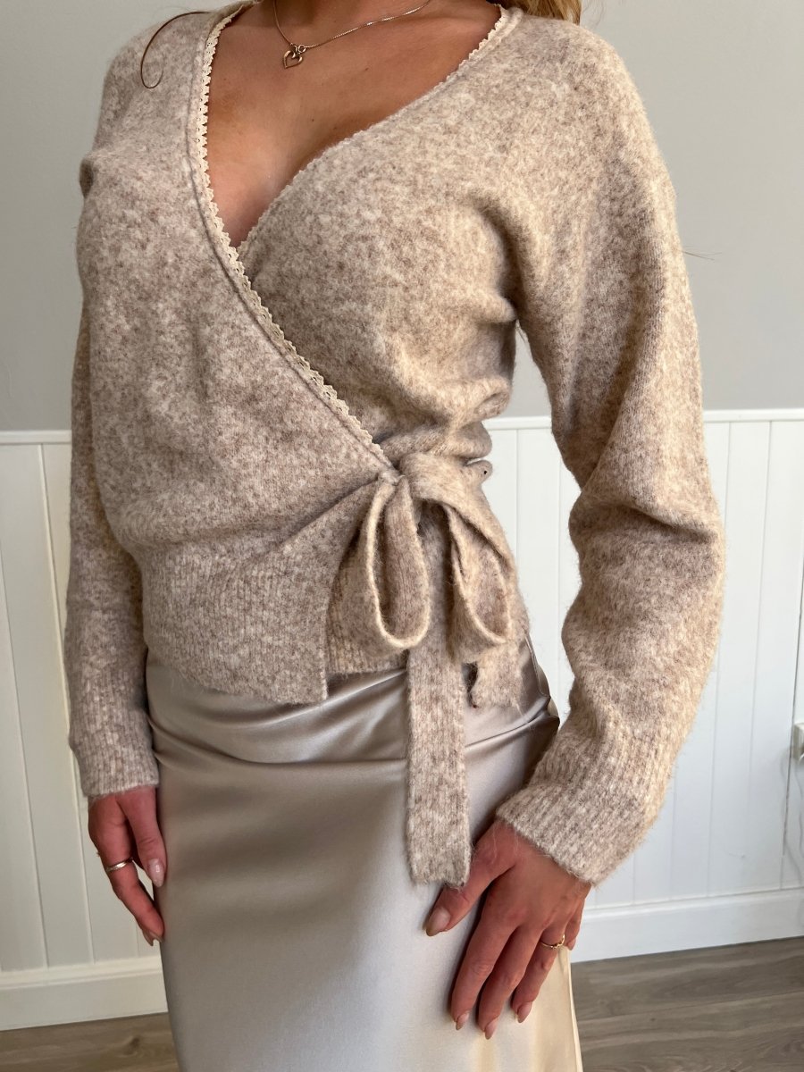 In April lys taupe slå - om strik - Aaberg DK