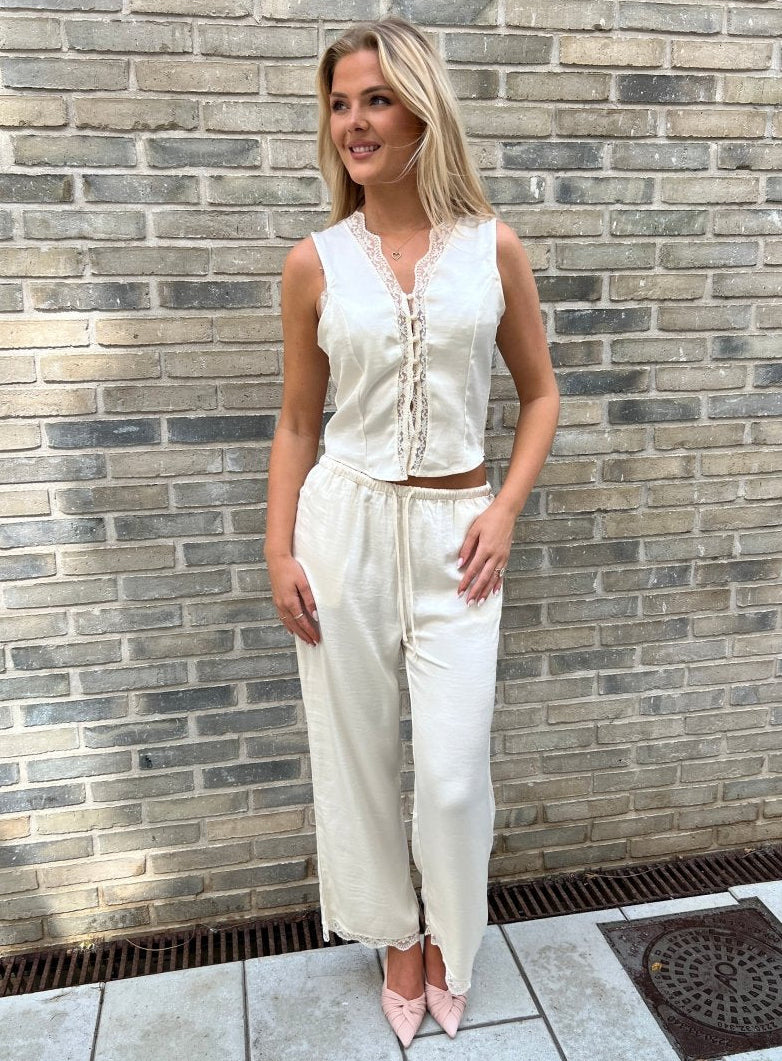 Its may satin lace set - Aaberg DK