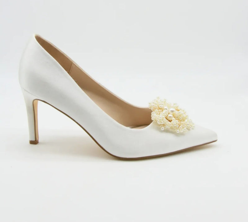 Azalea white satin heel fra webshoppen Aaberg Copenhagen