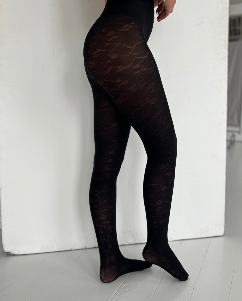 Snow Rose flower stocking - Aaberg DK