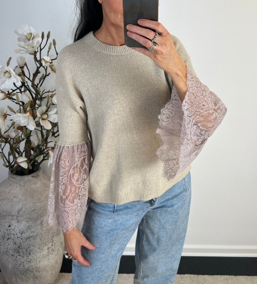 Syma beige lace knit - Aaberg DK