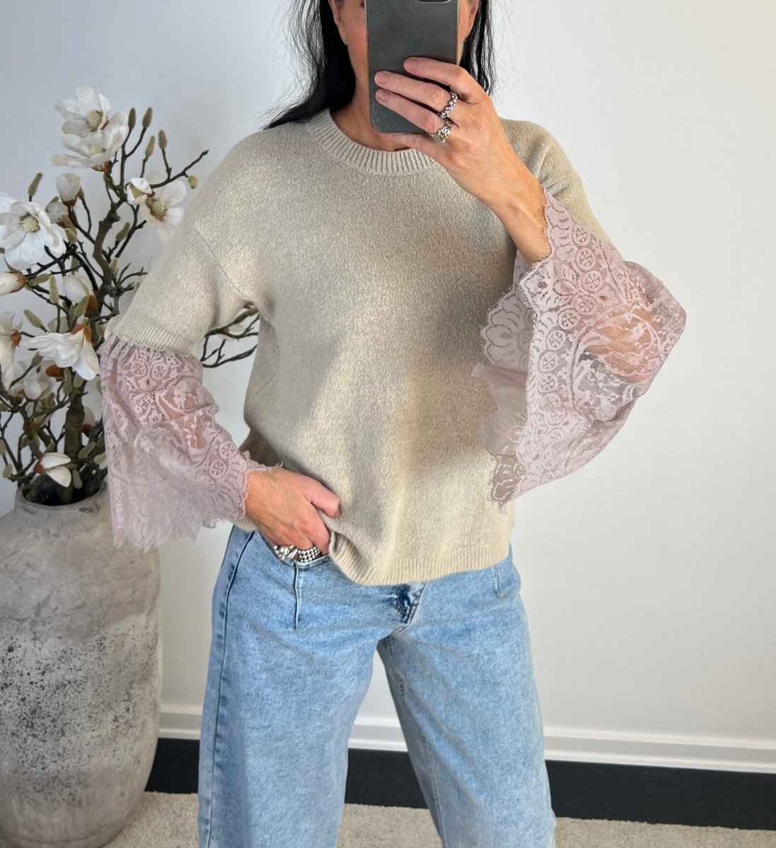 Syma beige lace knit - Aaberg DK